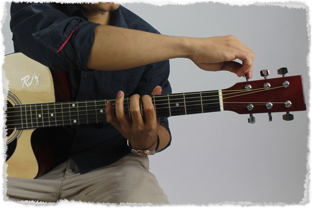 Tuning-the-guitar